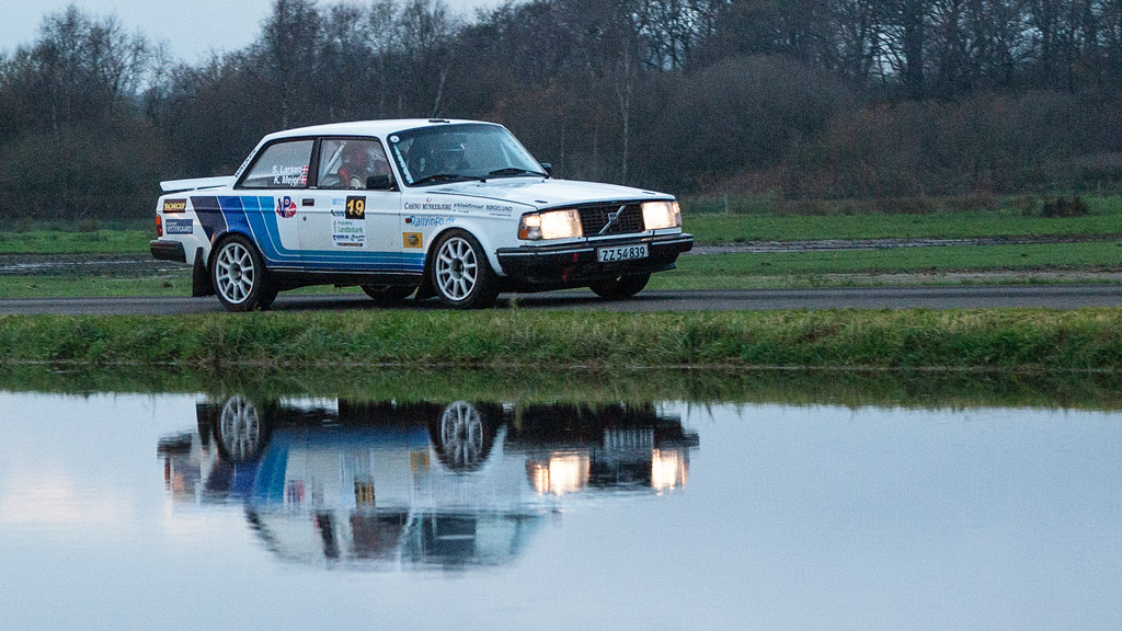 Kurt Mejer og Steen Kjær Larsen på vej mod sølvmedaljerne i Danmarksmesterskabet i Dansk-Super-Short-Rally-2023.
(Foto: rallypics.dk-Viggo Johansen)